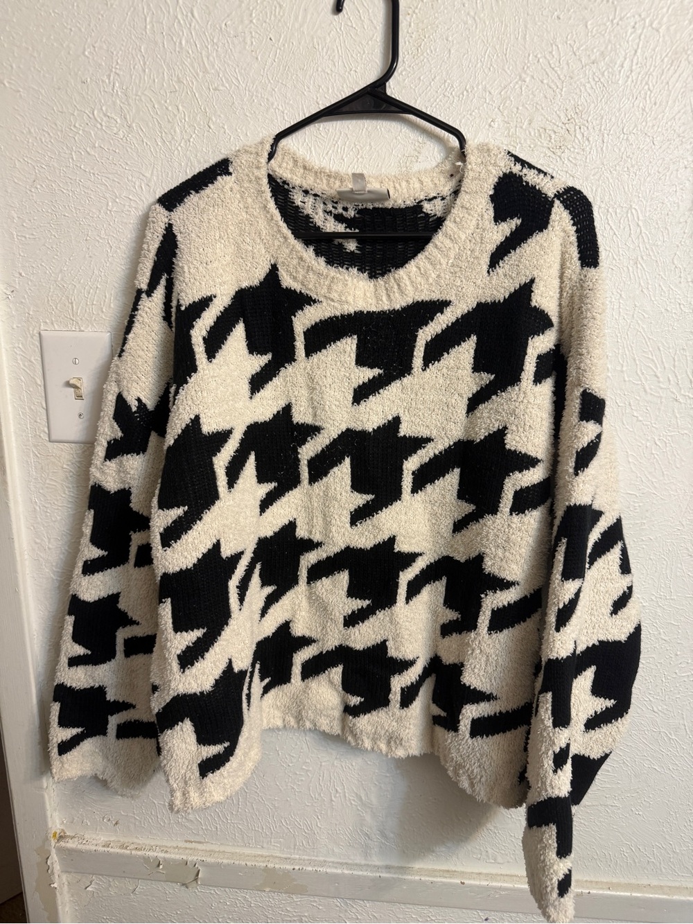 Cozy Houndstooth Black & Cream Pullover Sweater